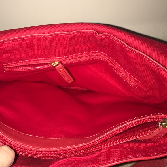 EXCELLENT CONDITION TRINA TURK RED SHOULDER PURSE - Picture 4 of 8